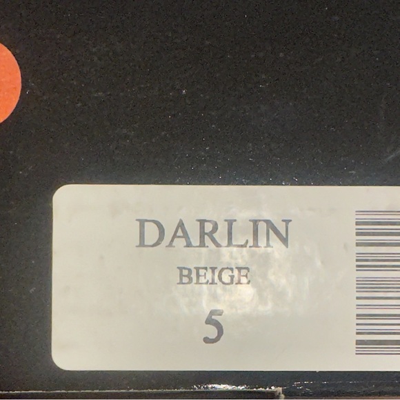 Freebird “Darlin” in beige. NWT, dust covers, and box: - Picture 5 of 6